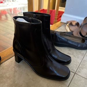 Black heeled boots